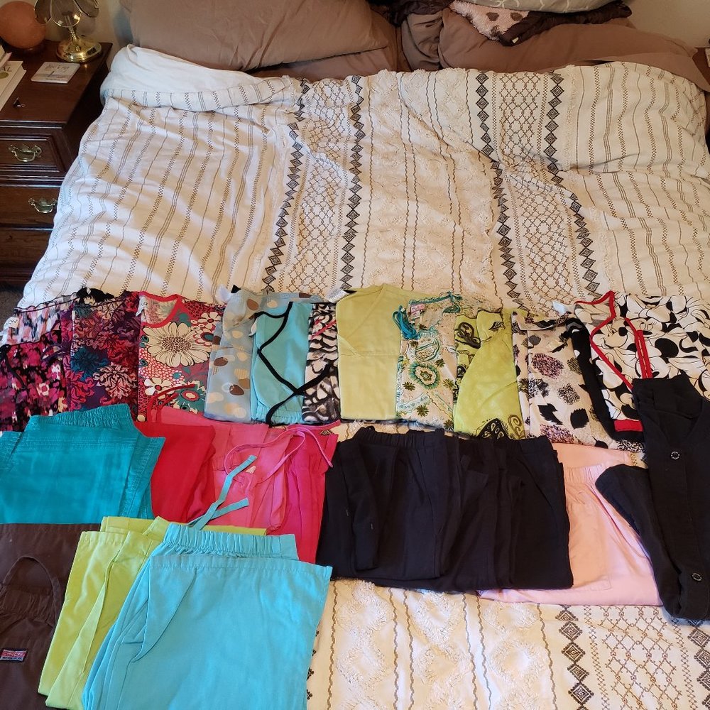 Womens scrubs